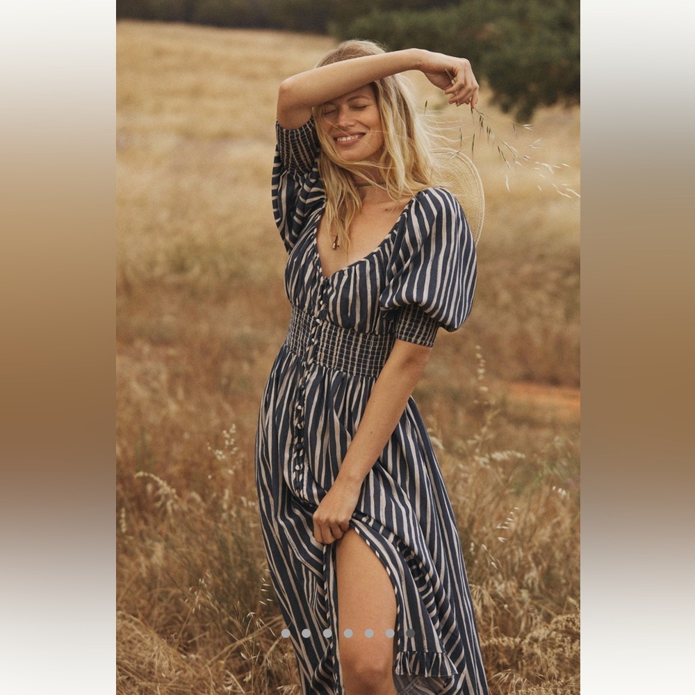 By Anthropologie Long-Sleeve Sweetheart
Midi Dress size xs